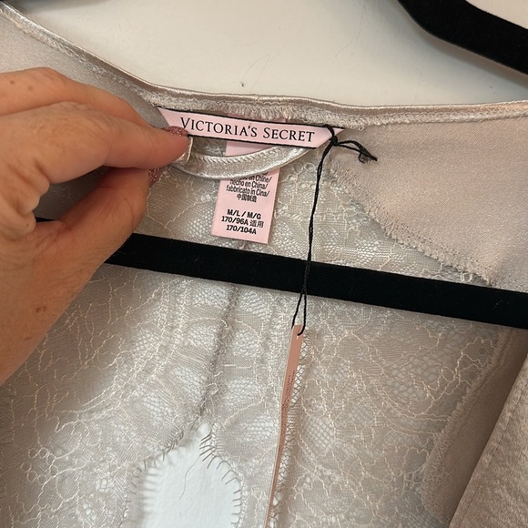 Victoria's Secret Kimono Wrap Robe Long Chantilly Lace Satin Boudoir M/L NEW - Picture 4 of 6